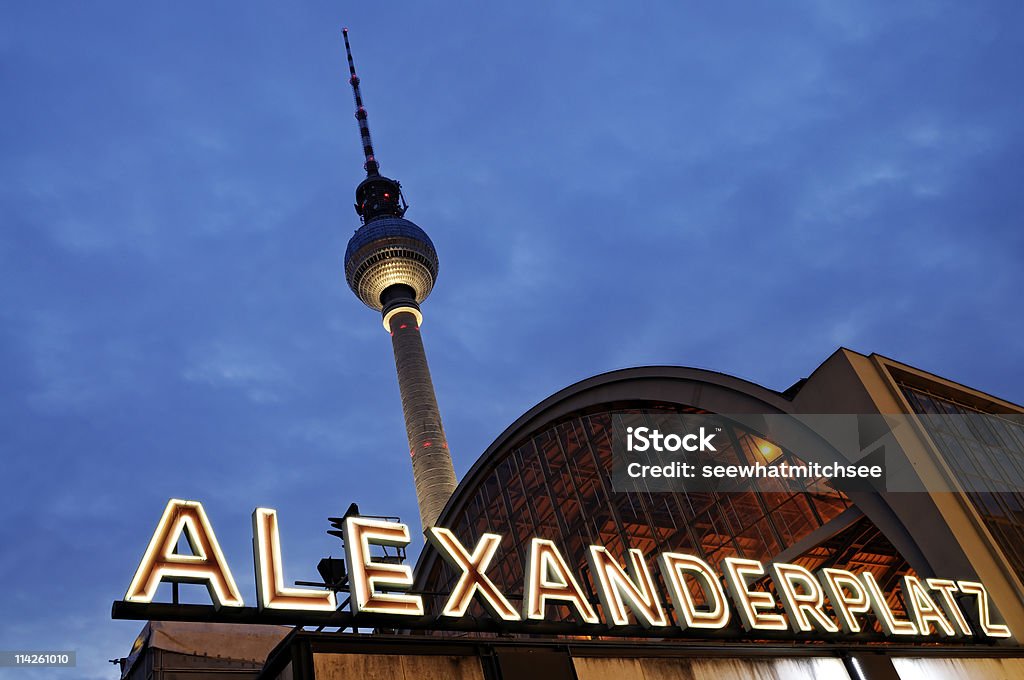 Alexanderplatz bei Nacht, Berlin, Deutschland - Lizenzfrei Abenddämmerung Stock-Foto