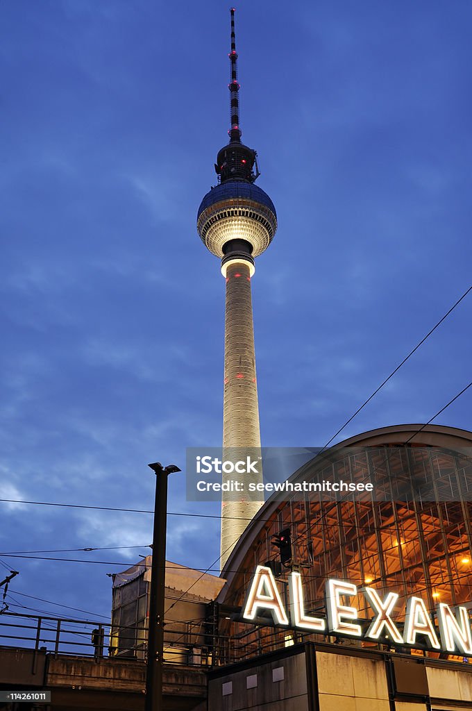Alexanderplatz bei Nacht, Berlin, Deutschland - Lizenzfrei Abenddämmerung Stock-Foto