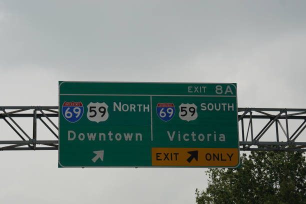 istock Sign in the City 1142643551
