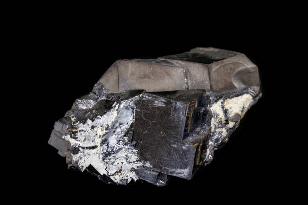 macro pietra minerale galena su sfondo nero - piombo metallo foto e immagini stock