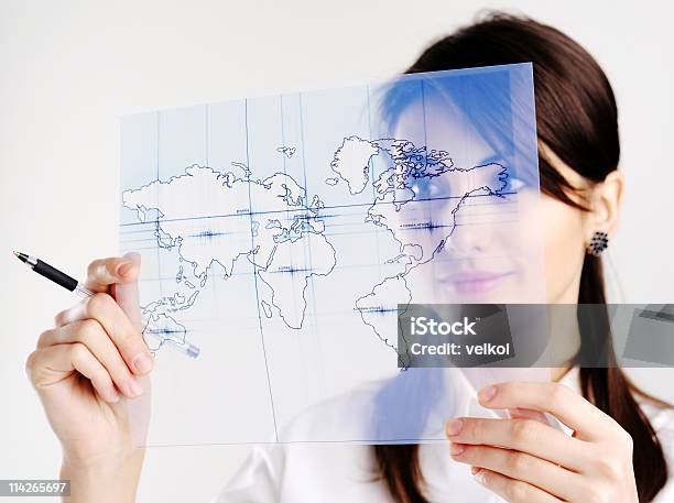 Mädchen Mit Karte Der Welt Stockfoto und mehr Bilder von Kartograph - Kartograph, Afrika, Asien