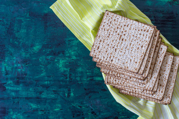 stack of matzah or matza on a wooden table - passover seder judaism afikoman imagens e fotografias de stock