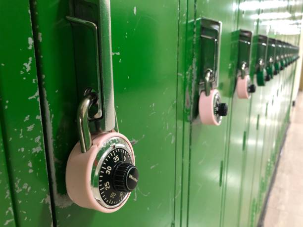 School lockers with locks Lockers at high school with locks combination lock stock pictures, royalty-free photos & images