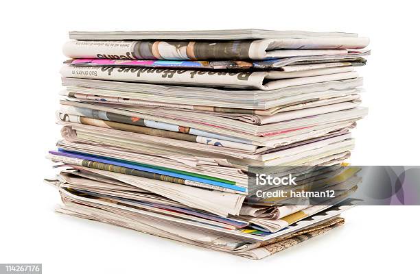 더미 오래된 신문 및 잡지 신문에 대한 스톡 사진 및 기타 이미지 - 신문, 잡지, 흰색 배경