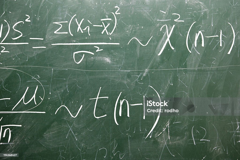 As fórmulas de matemática em um Quadro Negro - Royalty-free Alfabeto Foto de stock