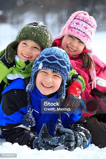 Feliz Crianças No Inverno - Fotografias de stock e mais imagens de Família - Família, Inverno, Alegria