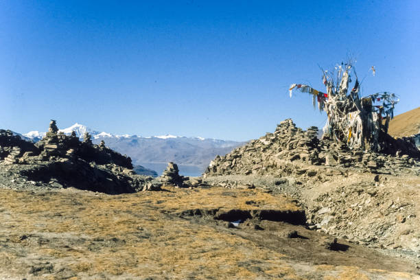 istock On the Way to Lake Yamdrok 1142696692