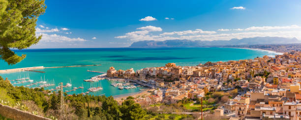 Castellammare del Golfo, Sicily, Italy Beautiful panoramic view of medieval fortress in Cala Marina, harbor in coastal city Castellammare del Golfo in the morning, Sicily, Italy sicily photos stock pictures, royalty-free photos & images