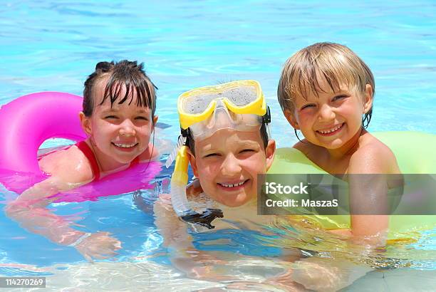 Glückliche Kinder Stockfoto und mehr Bilder von Kind - Kind, Offenes Lächeln, Schwimmen