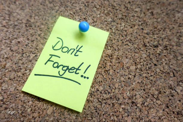 istock Yellow Sticky Note With Don't Forget Message And Blue Push Pin On Cork board Background 1142705905