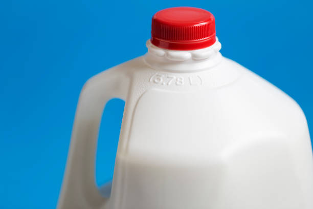 gallon milk jug-3,78 l - gallone stock-fotos und bilder
