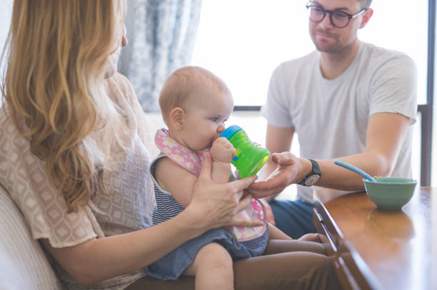 istock Two parents tag teaming to feed their toddler 1142715640