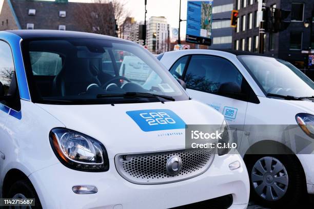 Car2go Coche De Alquiler En Su Aparcamiento Foto de stock y más banco de imágenes de Abril - Abril, Aire libre, Alquiler de coche