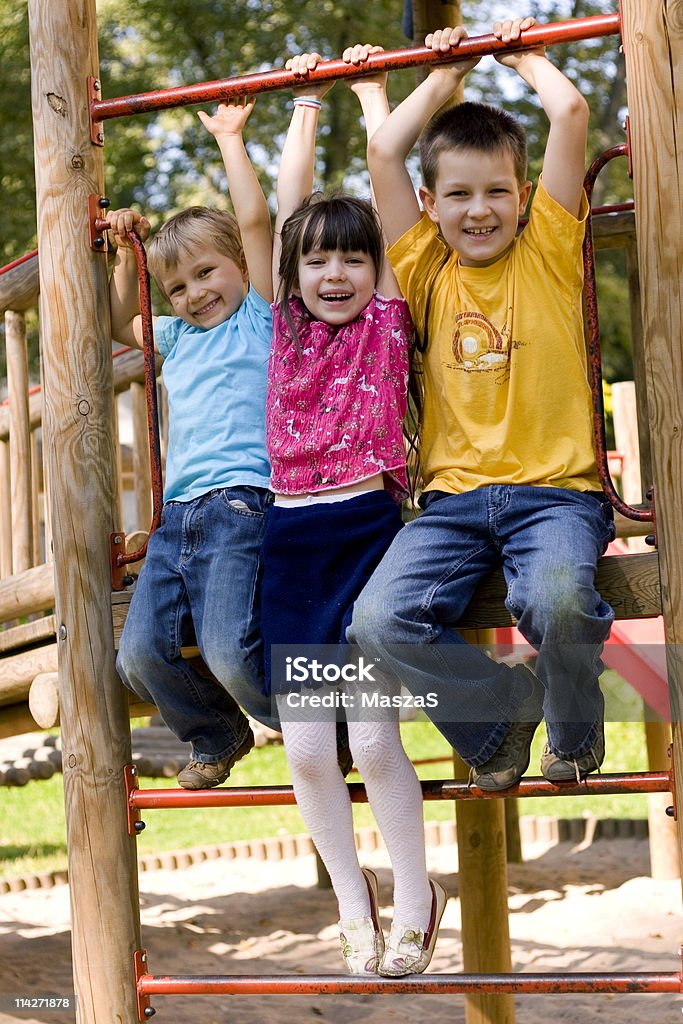 Un patio de juegos para niños - Foto de stock de Adolescencia libre de derechos