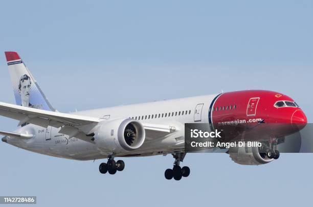 Norwegian Air Shuttle Asa Boeing 787 Foto de stock y más banco de imágenes de Aeropuerto - Aeropuerto, Aeropuerto LAX, Ala de avión
