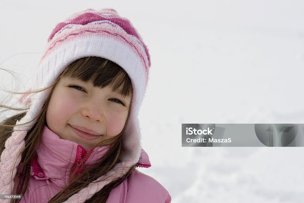 Junges Mädchen im Schnee - Lizenzfrei Bedecken Stock-Foto