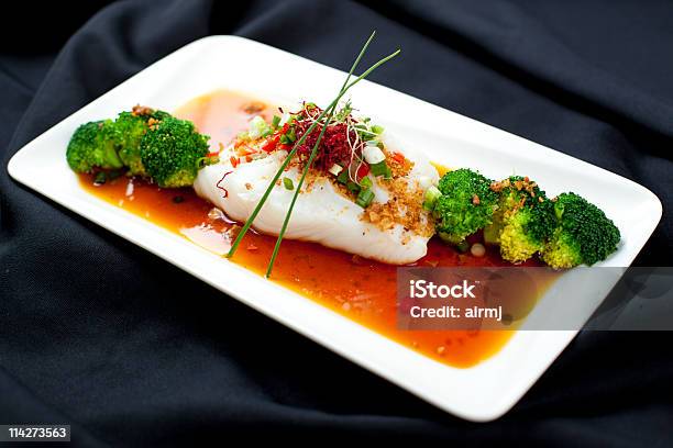 Foto de Bacalhau Com Brócolis e mais fotos de stock de Acompanhamento - Acompanhamento, Alimentação Saudável, Almoço