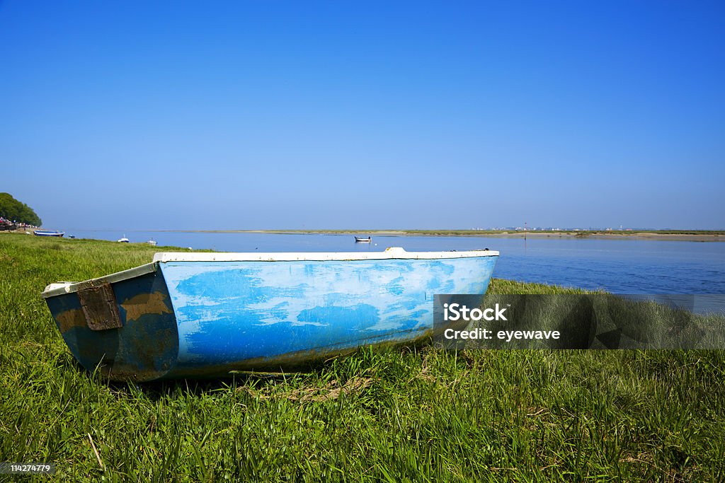 Petit bateau sur la rive de la rivière Somme, Normandie, France - Photo de La Somme libre de droits