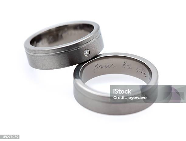결혼 환상체 음각 단어 따르다 라 Vie 티타늄에 대한 스톡 사진 및 기타 이미지 - 티타늄, 결혼 반지, 0명