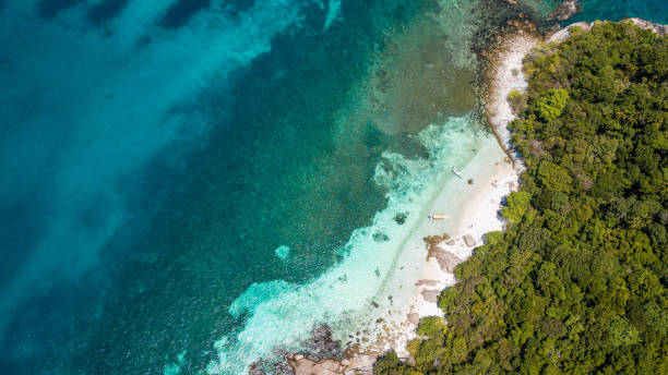 Aerial view of tropical beach. Summer holiday and vacation concept for tourism. Pulau Tokong Kemudi, Terengganu, Malaysia, isolated island, travel holidays, summer destination, southeast Asia, blue ocean rawa island stock pictures, royalty-free photos & images