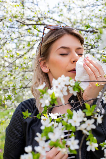 istock Allergic woman sneezing outdoor on springtime 1142807652