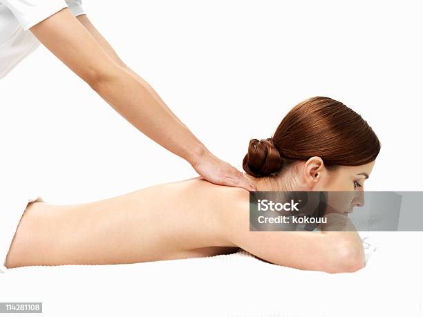 Massagem Nos Ombros Para Mulheres Jovens - Fotografias de stock e mais imagens de 20-24 Anos - 20-24 Anos, 20-29 Anos, Adulto
