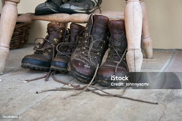 Ходьба Сапоги В1 — стоковые фотографии и другие картинки Ботинок для ходьбы - Ботинок для ходьбы, Грязь, Без людей