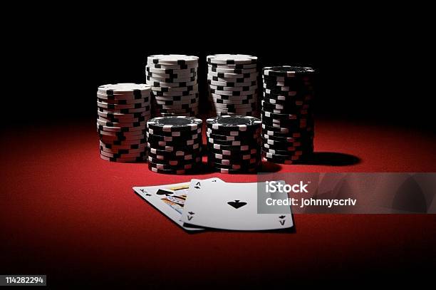 Big Slick E Aparas - Fotografias de stock e mais imagens de Póquer - Póquer, Plano de Fundo, Jogos de Azar