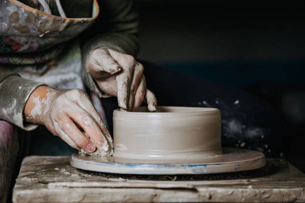 potter at work - clay imagens e fotografias de stock