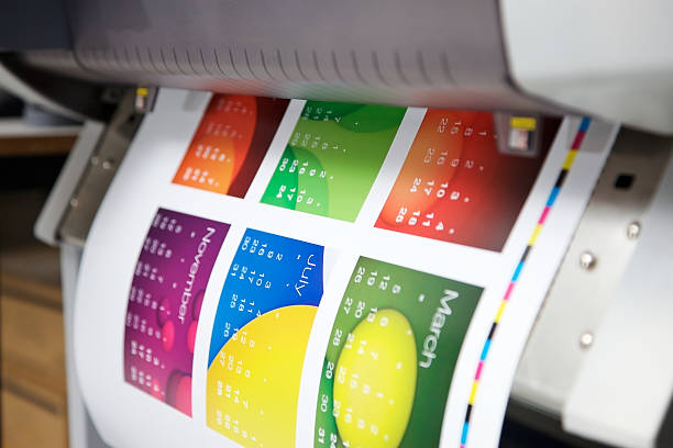 imprimir. - computer printer printing out printout multi colored - fotografias e filmes do acervo