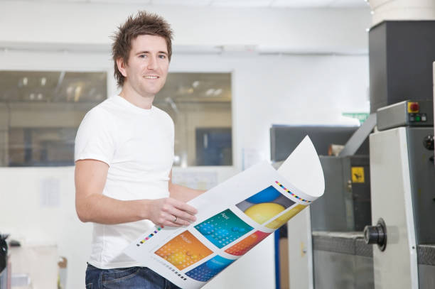 maschine minder. - document printing out expertise book stock-fotos und bilder