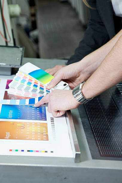 sprawdzanie barwy. - document printing out expertise book zdjęcia i obrazy z banku zdjęć