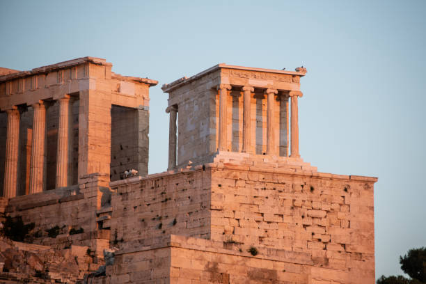 храм афины найк, акрополь, афины, греция - nike стоковые фото и изображения