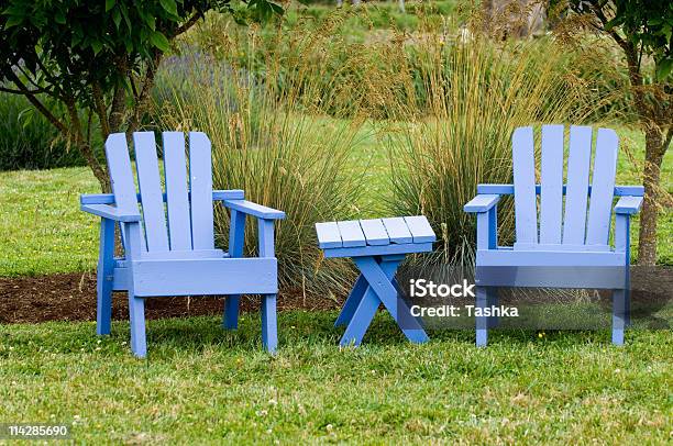 Garten Stühle Stockfoto und mehr Bilder von Blockhütte - Blockhütte, Pazifischer Nordwesten der USA, Urlaub