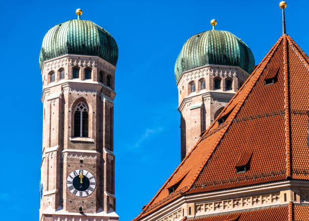 istock Famous Munich Cathedral - Liebfrauenkirche 1142887976