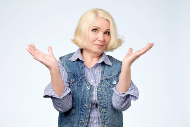 istock Old woman arguing and shrugging her hand 1142903002