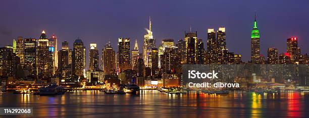 Manhattan Vista Panorámica Foto de stock y más banco de imágenes de Cielo - Cielo, Ciudad de Nueva York, Noche