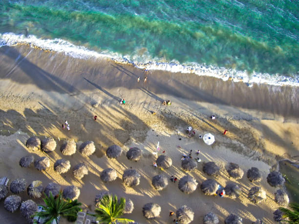 acapulco resort zona striscia e spiagge - acapulco mexico sunset day foto e immagini stock