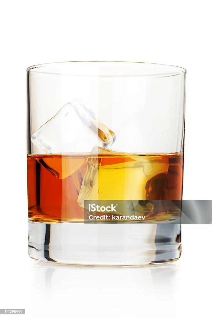 Whisky z kostkami lodu - Zbiór zdjęć royalty-free (Kieliszek)