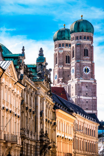 istock Famous Munich Cathedral - Liebfrauenkirche 1142958244