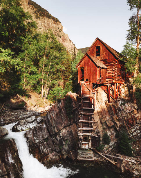 istock abandoned cabin in colorado 1142975556