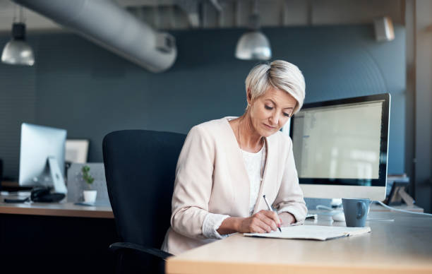 istock Squeezing in an important meeting 1142982669
