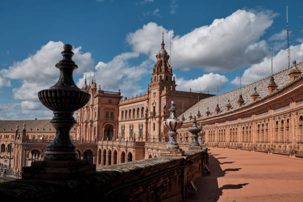 la plaza principal de andalisia sevilla plaza de espana españa. elemento cerámico decorativo - plaza de espana seville victorian architecture architectural styles fotografías e imágenes de stock