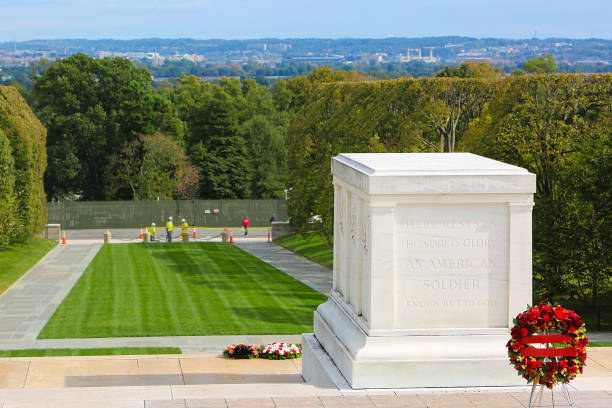 grab des unbekannten soldaten - tomb tomb of the unknown soldier arlington national cemetery place of burial stock-fotos und bilder