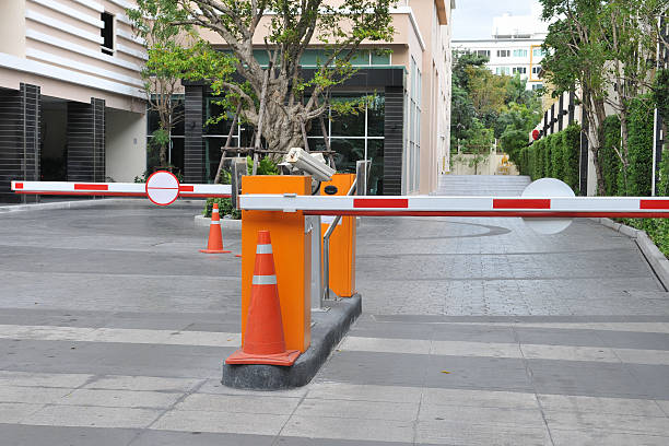 barrera de seguridad - boundary parking security barrier gate fotografías e imágenes de stock