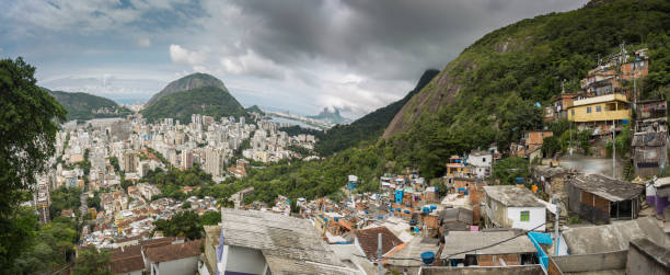 rio de janeiro centro e favela - brazil sea nautical vessel urca - fotografias e filmes do acervo