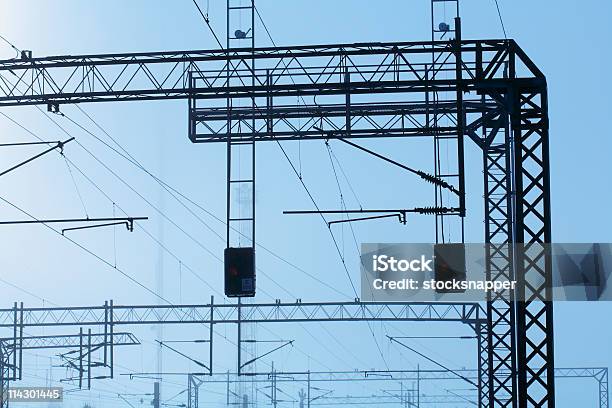 Railroad Linee Alimentate - Fotografie stock e altre immagini di Cavo - Componente elettrico - Cavo - Componente elettrico, Cavo dell'alta tensione, Cielo