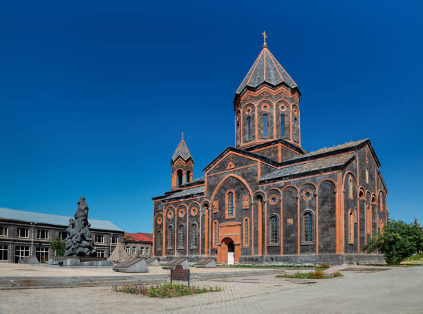1988年の地震の後、聖なる救世主教会が再建されました。ギュムリ、armeniaâ - 1988 ストックフォトと画像