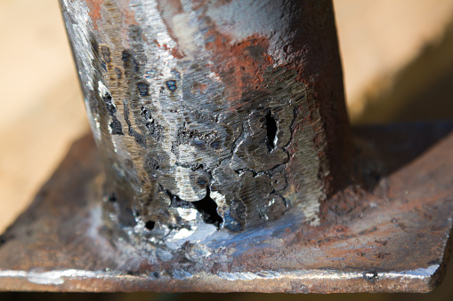 poor welding of the pipe with the plate