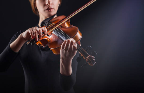 violinist - violin women violinist music imagens e fotografias de stock